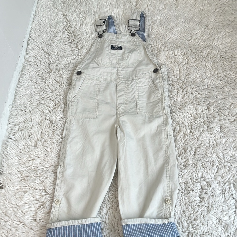 Oshkosh B’gosh khaki toddler overalls. Size 4T.